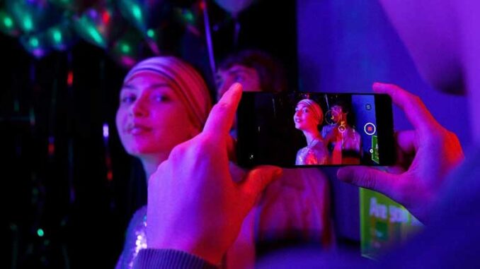 Bokeh-Flare-Portrait-Video-OPPO-Reno6 Bokeh Flare Portrait Video